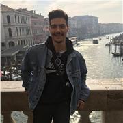 Tengo certificado First, aunque tengo un nivel más elevado ya que estudio filología inglesa en la universidad de Barcelona. Ofrezco principalmente clases para niños o preadolescentes